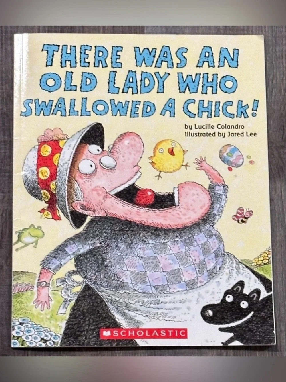 💞 New Scholastic “There Was An Old Lady Who Swallowed A Chick!” Easter Book